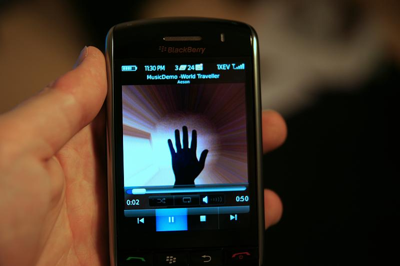 Illustration for article titled BlackBerry Storm Review (Verdict: Not Quite a Perfect Storm)